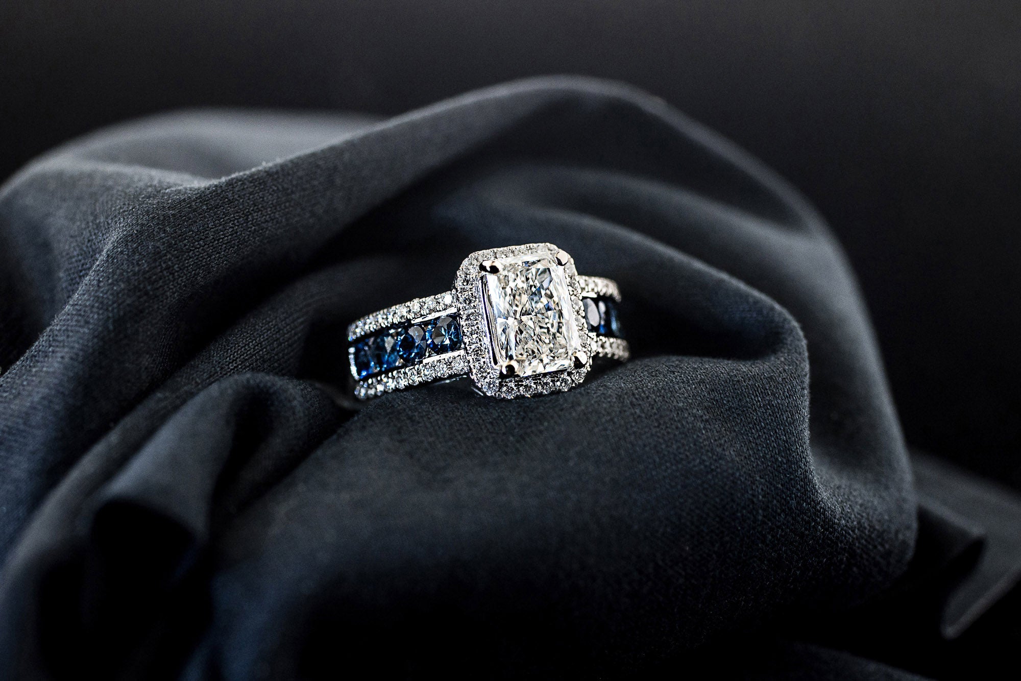 Blue sapphire and diamond engagement ring in 14K white gold