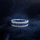 Round blue sapphire band between two rows of pavé diamonds in 14K white gold